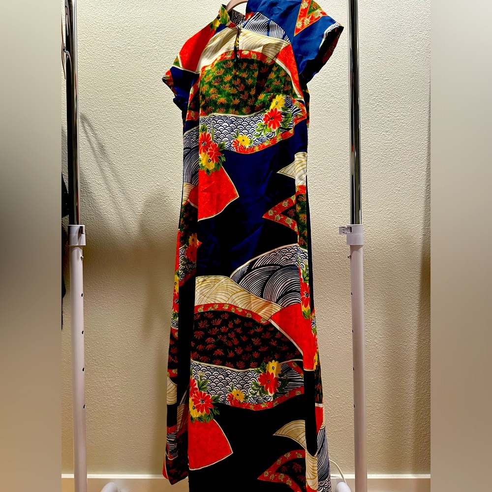 Vintage Hilo Hattie floral print long dress.